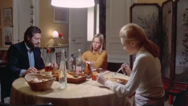 La Cagna - Valeria Valerie Stroh setting tabby kitten on dinner table with Giorgio Marcello Mastroianni and Corinne Marchand