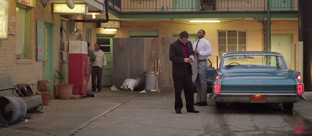 Green Book - gray and white tabby Bebe on Coke machine in background beside Dr. Shirley Mahershala Ali and Tony Viggo Mortensen