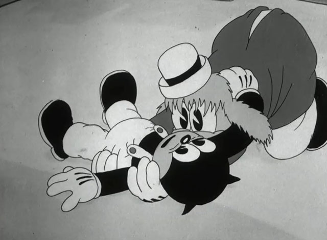 Hollywood Capers - Looney Tunes cartoon black cat Beans falling into arms of dog actor