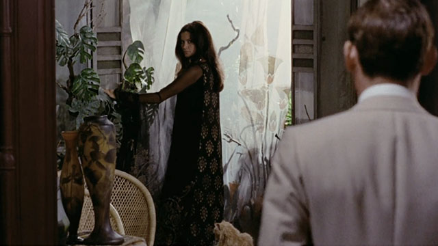 Investigation of a Citizen Above Suspicion - The Doctor Gian Maria Volonte approaching Augusta Terzi Florinda Bolkan standing with longhair ginger tabby cat at her feet