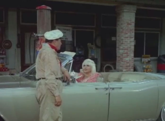 Las Vegas Hillbillys - Tawny Jayne Mansfield with white cat in convertible talking to gas station attendant