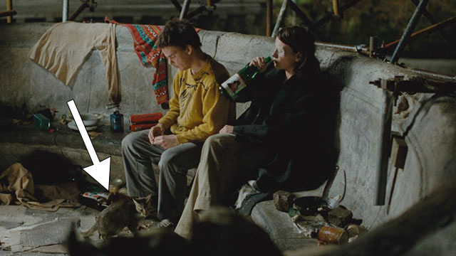 The Lovers on the Bridge - Les Amants du Pont-Neuf - Michele Juliette Binoche and Alex Denis Lavant sitting together with Abyssinian cat Louisiana at their feet