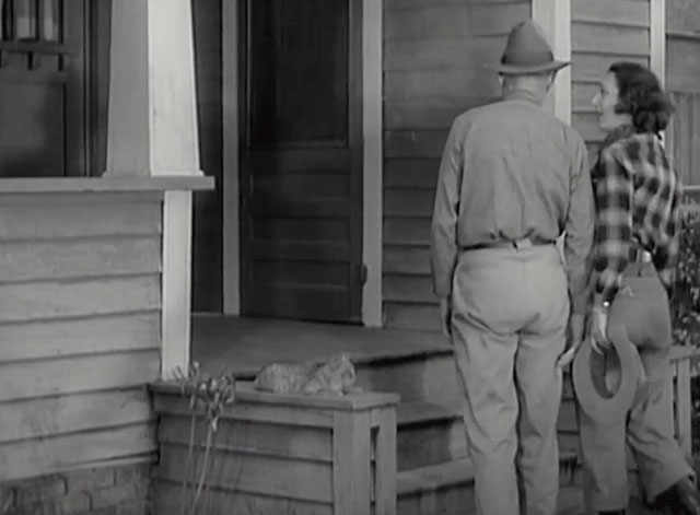 Racing Lady - tabby cat sitting outside house as Ruth Ann Dvorak and Tom Harry Carey enter