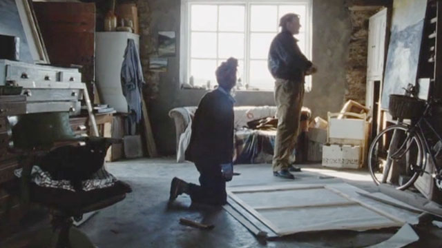 The Railway Station Man - black cat sitting near Roger Donald Sutherland and Helen Julie Christie