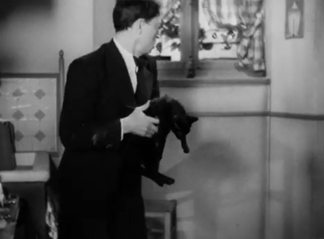 Le roi des Champs-Élysées - Buster Keaton carrying black cat