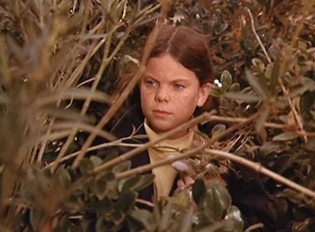 The F.B.I. -Deadfall - Floria Erin Moran in bushes holding ginger and white tabby kitten Cookie