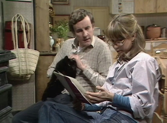 The Good Life - Going to Pot - black kitten held by Tom Richard Briers with Barbara Felicity Kendal