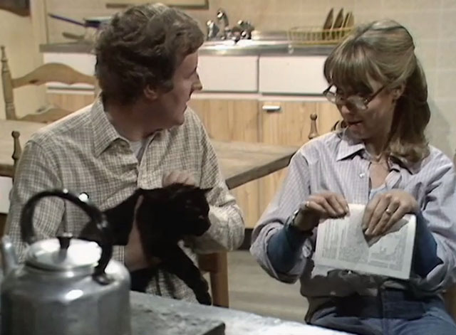 The Good Life - Going to Pot - black kitten held by Tom Richard Briers with Barbara Felicity Kendal