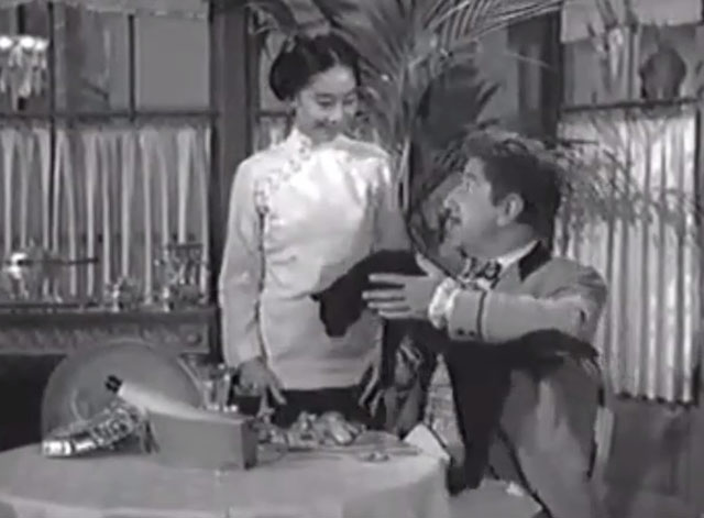 Have Gun - Will Travel - Foggbound - black cat bring picked up by Paladin Richard Boone with Hey Girl Lisa Lu in dining room