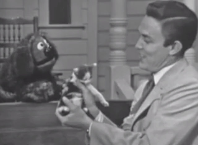 The Jimmy Dean Show - Episode 1.25 - Jimmy Dean with calico kitten Fluffy and Muppet Rowlf the dog