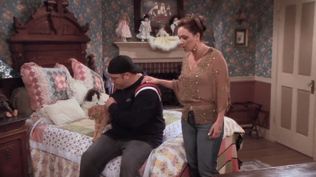 The King of Queens - Inn Escapable - Doug Kevin James picking up orange tabby cat Marmalade with Carrie Leah Remini