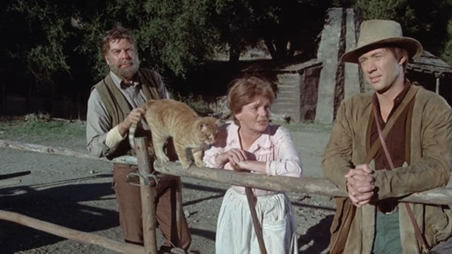 Kung Fu - Nine Lives - ginger tabby cat on fence with Widow Tackaberry Geraldine Brooks, Caine David Carradine and Shawn Albert Salmi