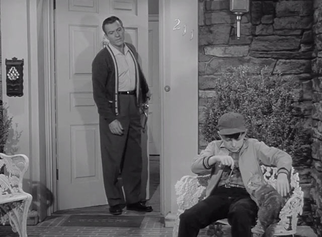 Leave it to Beaver - The Hypnotist - Ward Hugh Beaumont telling Jerry Mathers to leave ginger tabby cat alone