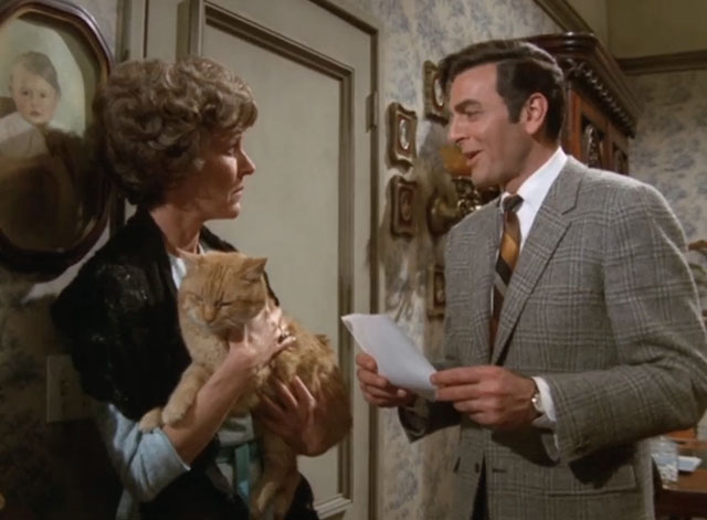 Mannix - Odds Against Donald Jordan - Frances Nan Martin and ginger tabby cat Sammy and Mannix Mike Connors