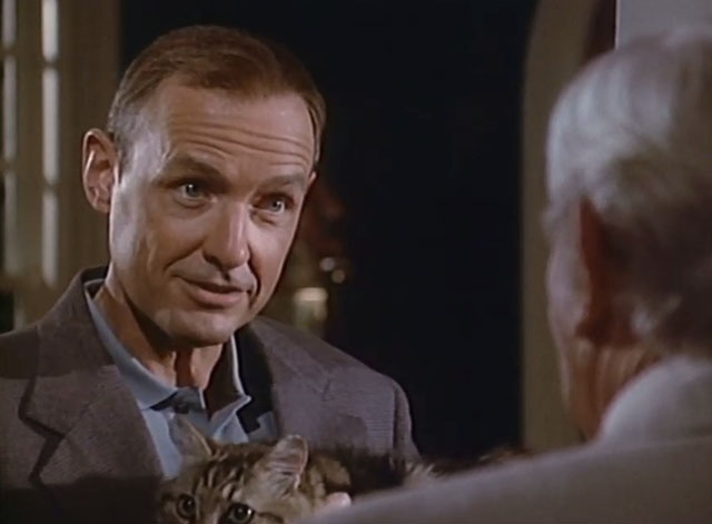 Matlock - The Dare - Malcolm Engel Terry O'Quinn holding longhair brown tabby cat Mo