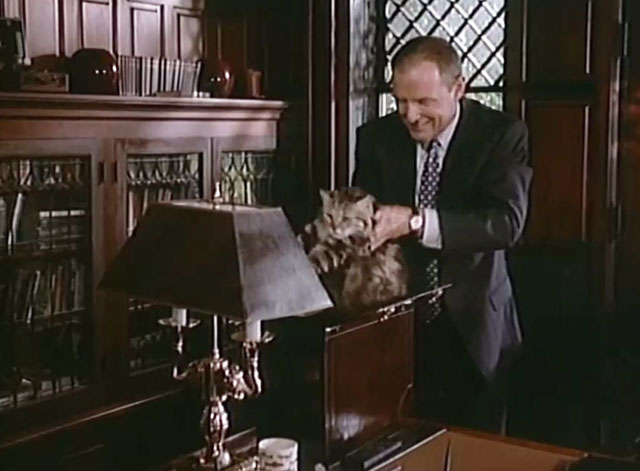 Matlock - The Dare - Malcolm Engel Terry O'Quinn taking longhair brown tabby cat Mo out of briefcase