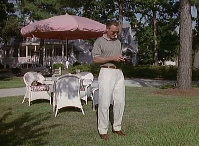 Matlock - The Dare - Malcolm Engel Terry O'Quinn standing on lawn with longhair brown tabby cat Mo on chair behind