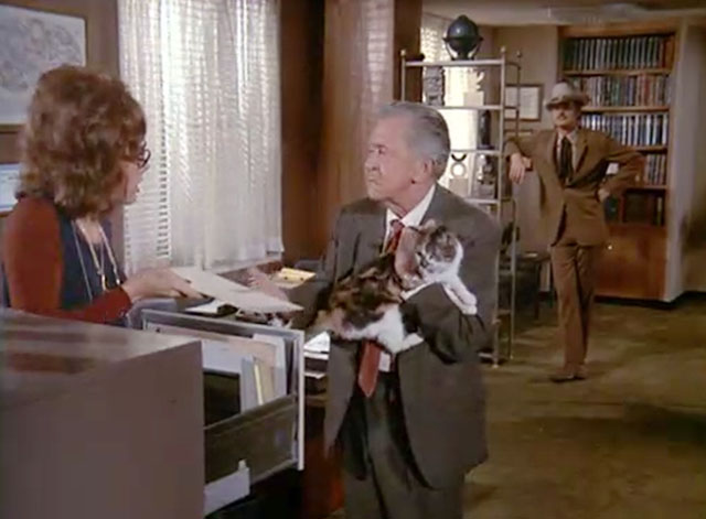 McCloud - Encounter with Aries - Forrest Cook holding calico cat snatching file from Gloria Jill Jaress as Dennis Weaver watches