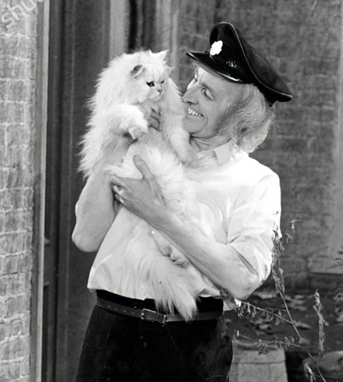 On the Buses - Gardening Time - Jack Bob Grant holding white Persian cat Tibbles Tiberius